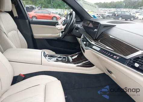 2023 BMW X7 xDrive40I из США, поврежденный, VIN 5UX23EM05P9P42941